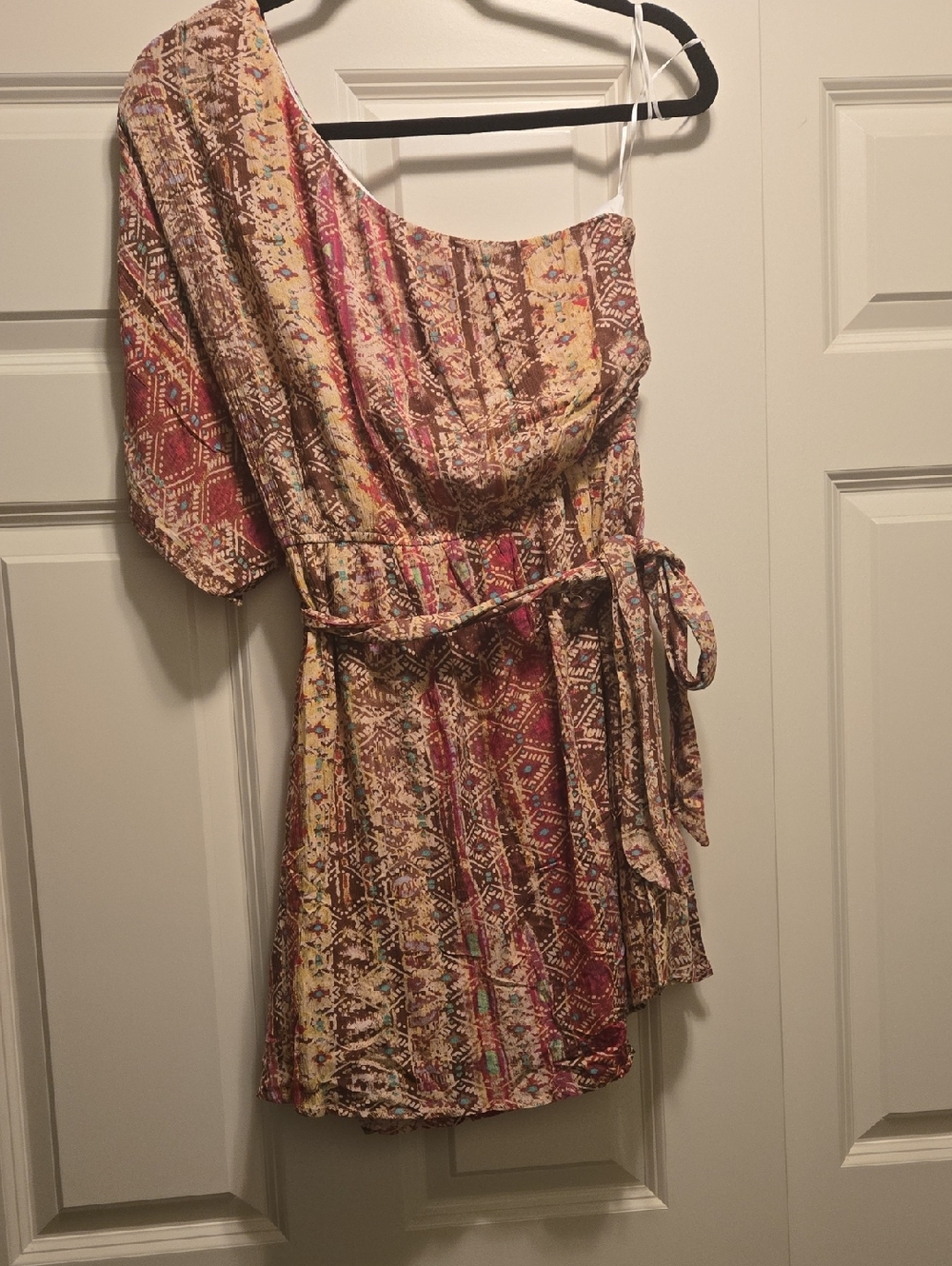 New With Tags Savanna Jane One-Shoulder Printed Dress in Cream, Brown, Red